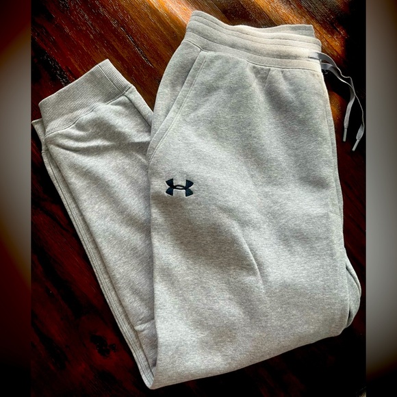 NWT Under Armour joggers Gray with Black embroidered logo Size XL - Picture 1 of 11